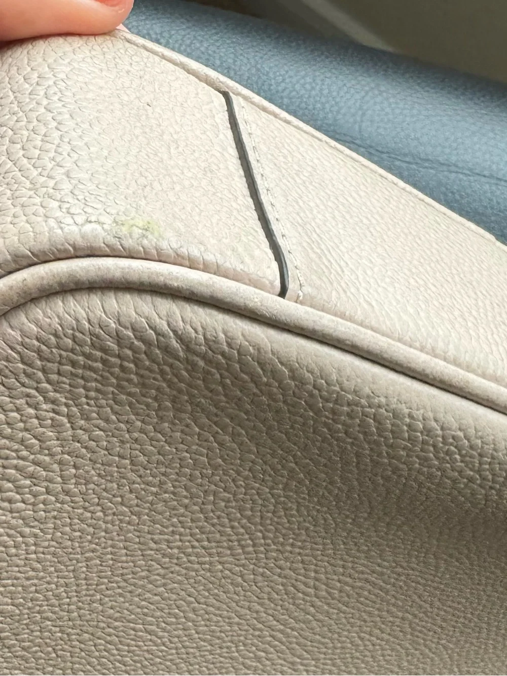 Michael Kors Pebbled Leather Crossbody in Light Beige with Gold Hardware - Picture 4 of 9